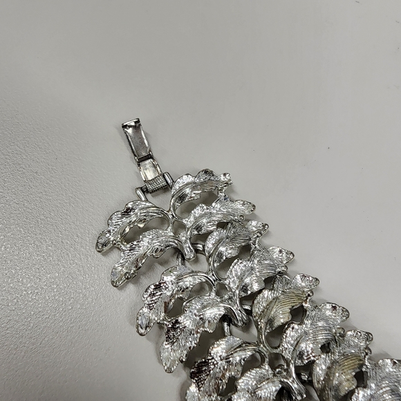 Vintage Mid-Century Silver-Tone Leaf Bracelet Textured Articulated Statement - Picture 5 of 11